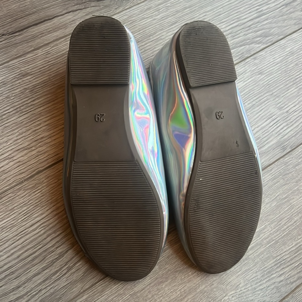 Silver Dress Shoes with Elegant Strap and Decorative Design - Picture 4 of 4